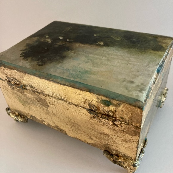 Original oil print decoupage and gilded. Exclusive. . Jewelry box *Hand made.* - Picture 4 of 8